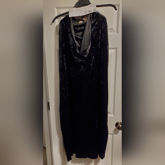 Halloween Hooded Cape/Cloak - Picture 4 of 5